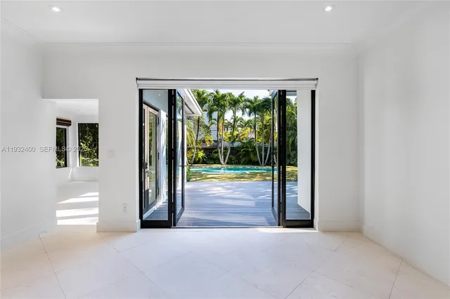 $15,000 | 2489 Meridian Avenue, Miami Beach, FL 33140