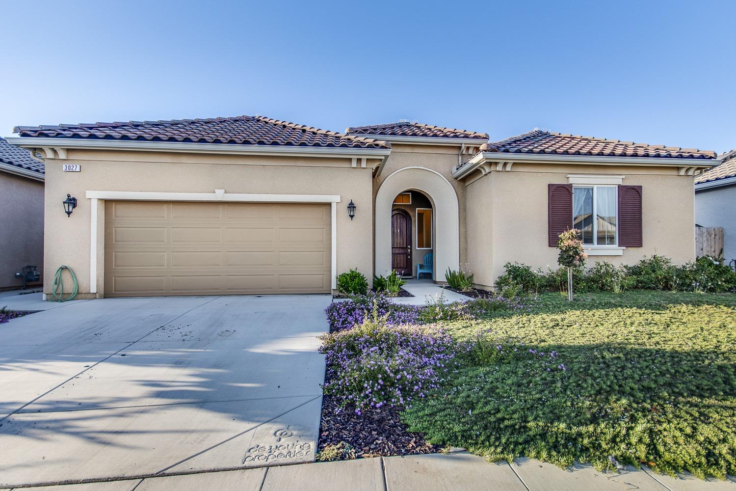 3027 Twain Avenue Clovis, CA 93619 - Photo 2 of 32 a front view of a house with garden