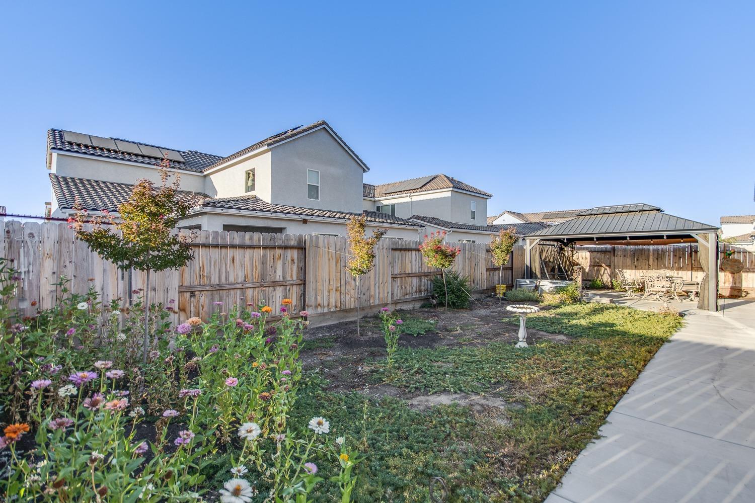 3027 Twain Avenue Clovis, CA 93619 - Photo 31 of 32 a front view of house with a garden