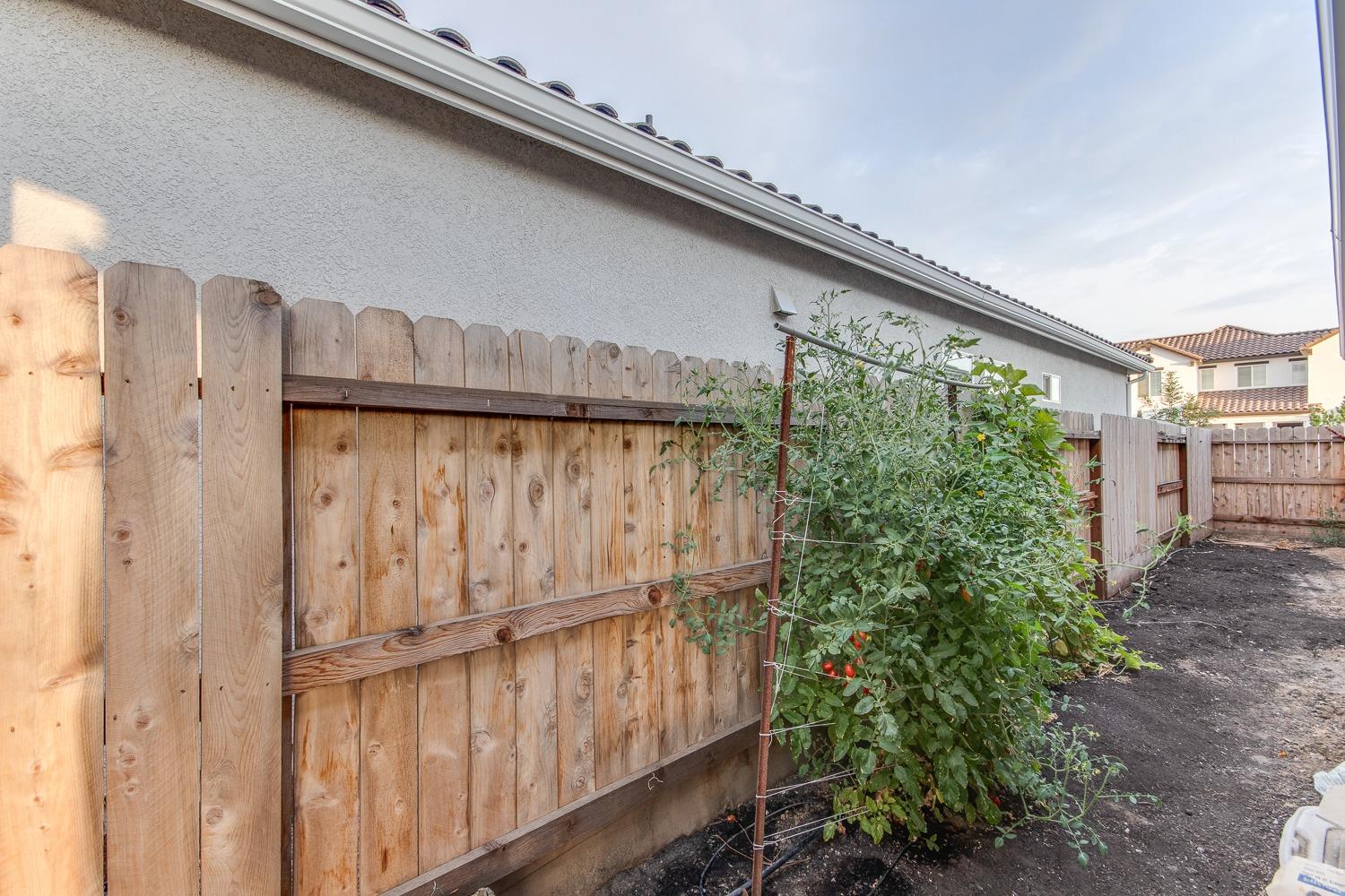 3027 Twain Avenue Clovis, CA 93619 - Photo 32 of 32 a view of a garage