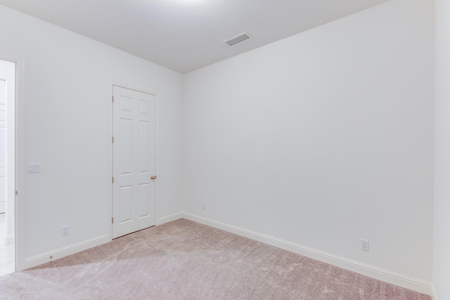 3027 Twain Avenue Clovis, CA 93619 - Photo 6 of 32