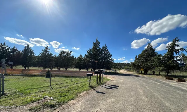 $279,900 | 18212 Pioneer Avenue, Peeples Valley, AZ 86332