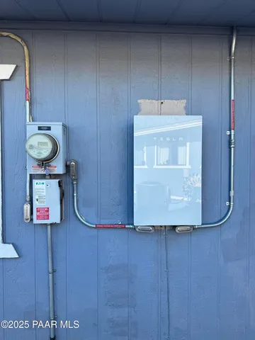 $279,900 | 18212 Pioneer Avenue, Peeples Valley, AZ 86332