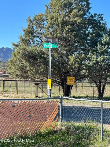 $279,900 | 18212 Pioneer Avenue, Peeples Valley, AZ 86332