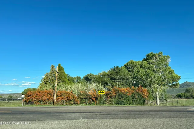 $279,900 | 18212 Pioneer Avenue, Peeples Valley, AZ 86332