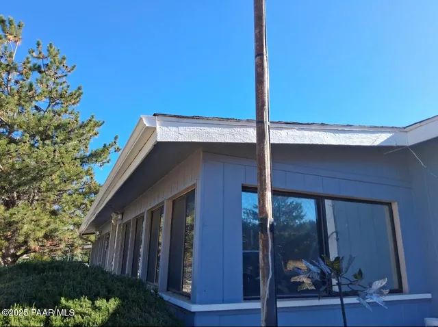 $279,900 | 18212 Pioneer Avenue, Peeples Valley, AZ 86332