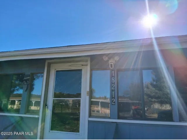 $279,900 | 18212 Pioneer Avenue, Peeples Valley, AZ 86332