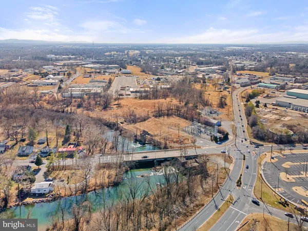 an aerial view of residential building and lake