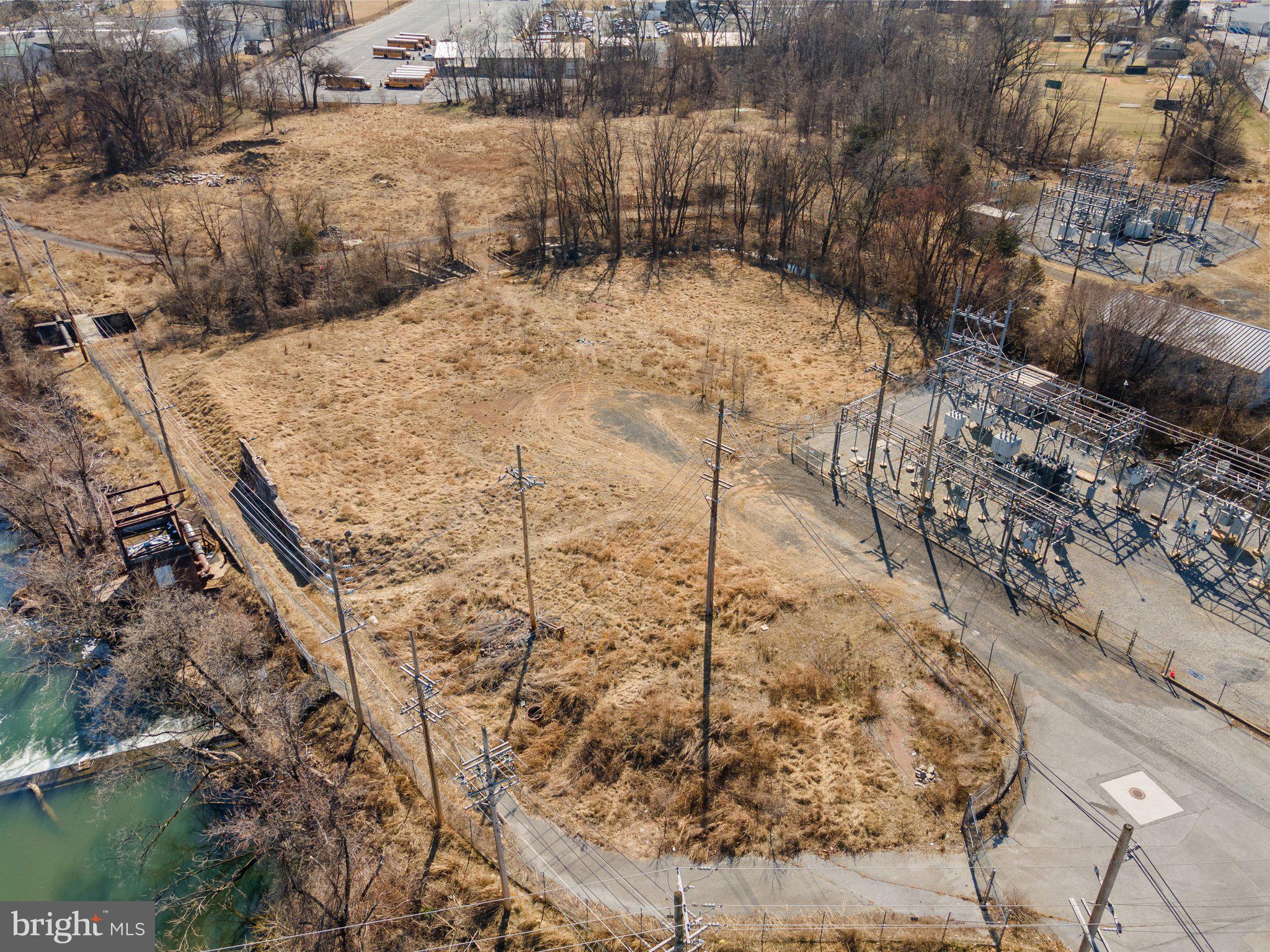 703-705 Mt Aetna Road Hagerstown, MD 21740 - Photo 4 of 21 a view of a yard