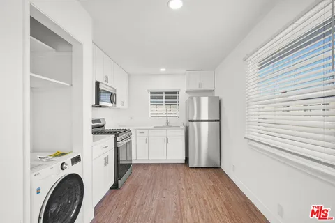 $1,250,000 | 530 Almond Avenue, Long Beach, CA 90802