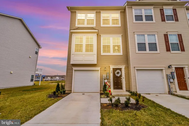 a view of a house with swimming pool in front of it