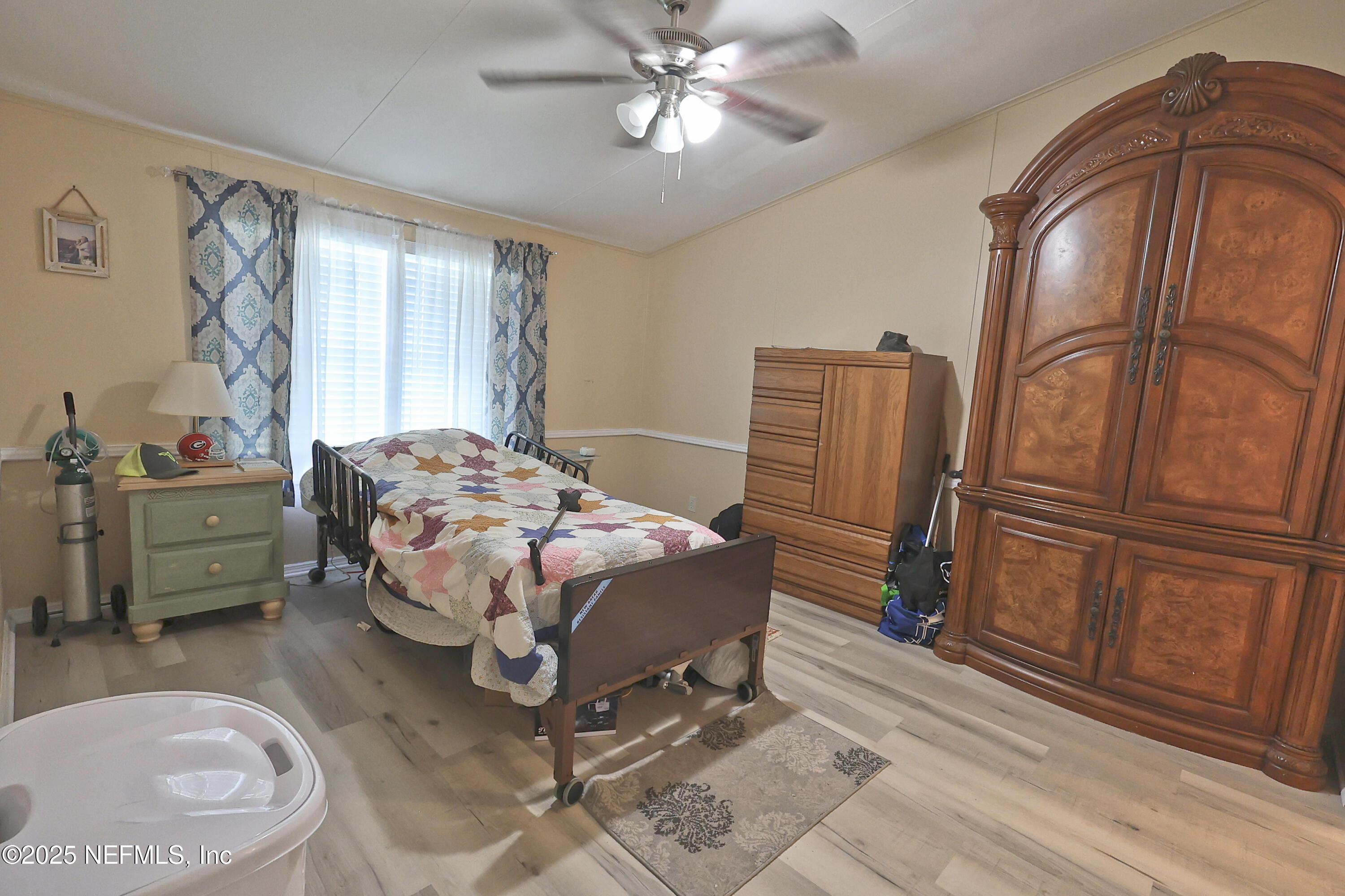 138 Edgewater Road Satsuma, FL 32189 - Photo 26 of 45 a bedroom with a bed dresser and a window