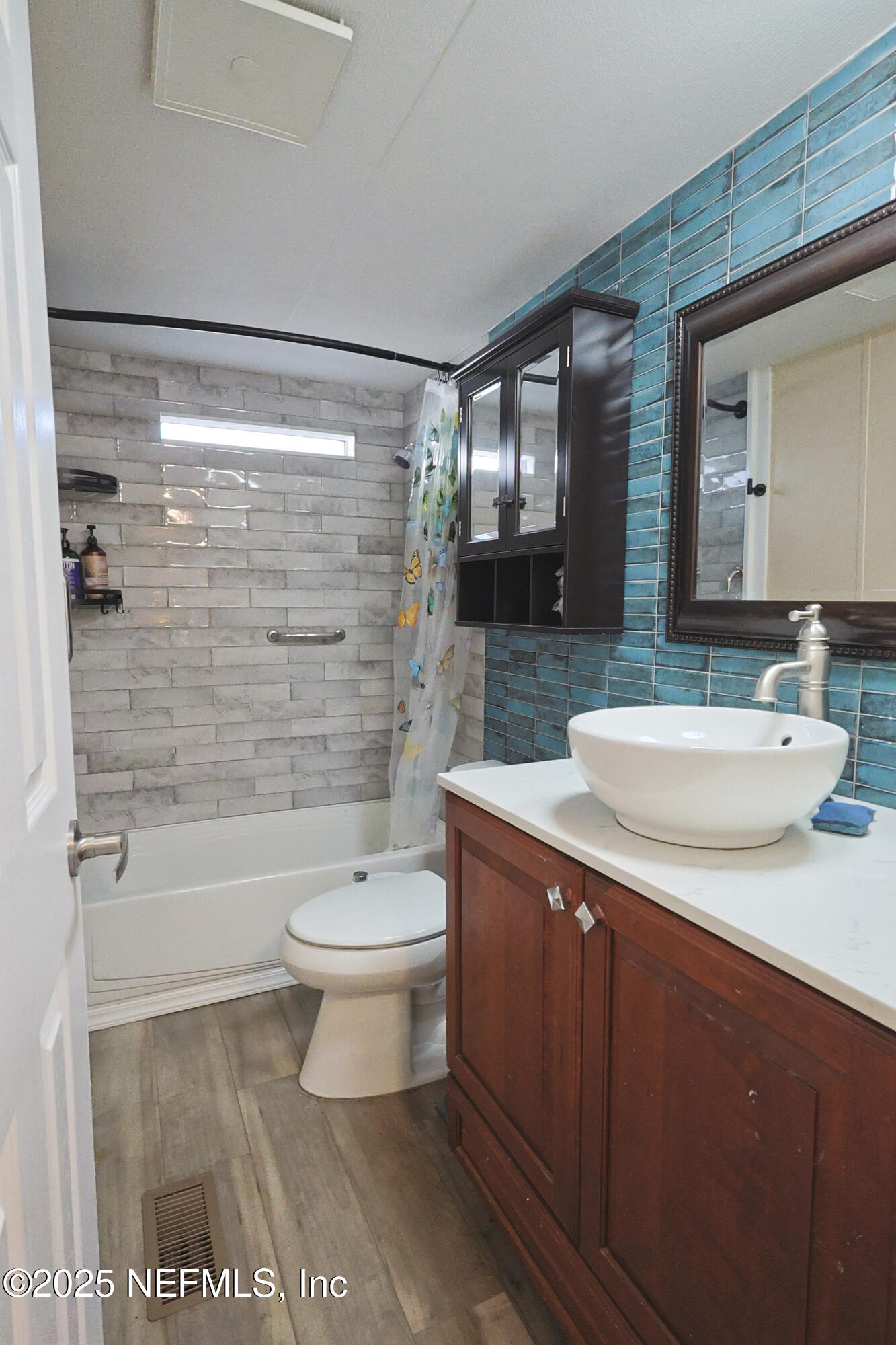 138 Edgewater Road Satsuma, FL 32189 - Photo 32 of 45 a bathroom with a sink a toilet and shower