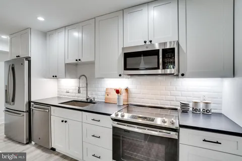 $3,000 | 22 Bryant Street Northwest, Unit 1, Washington, DC 20001