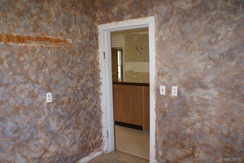 1989 Ferns Road Lapeer, MI 48446 - Photo 11 of 22 DSC01582.JPG