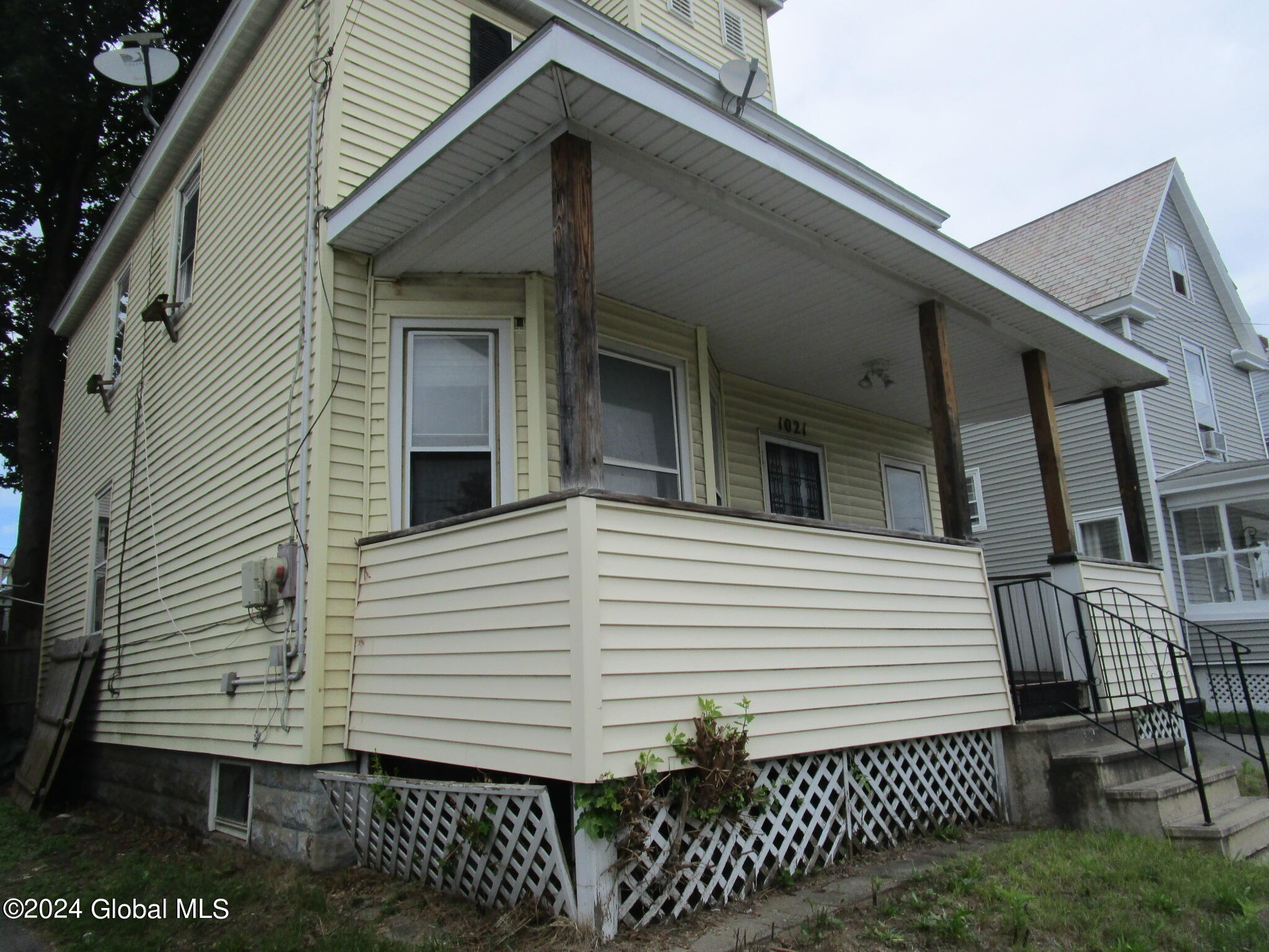 1021 Forest Road Schenectady, NY 12303 - Photo 3 of 39 IMG_5711