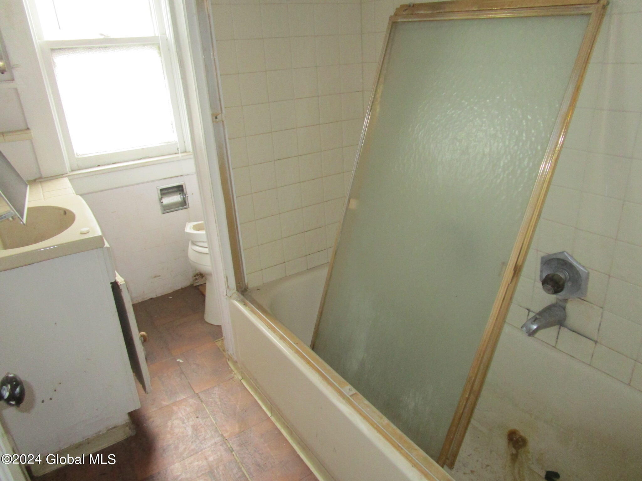 1021 Forest Road Schenectady, NY 12303 - Photo 31 of 39 IMG_5657