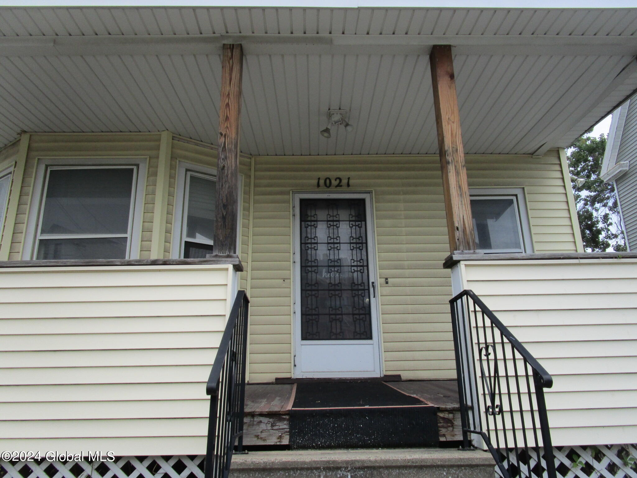 1021 Forest Road Schenectady, NY 12303 - Photo 4 of 39 IMG_5712