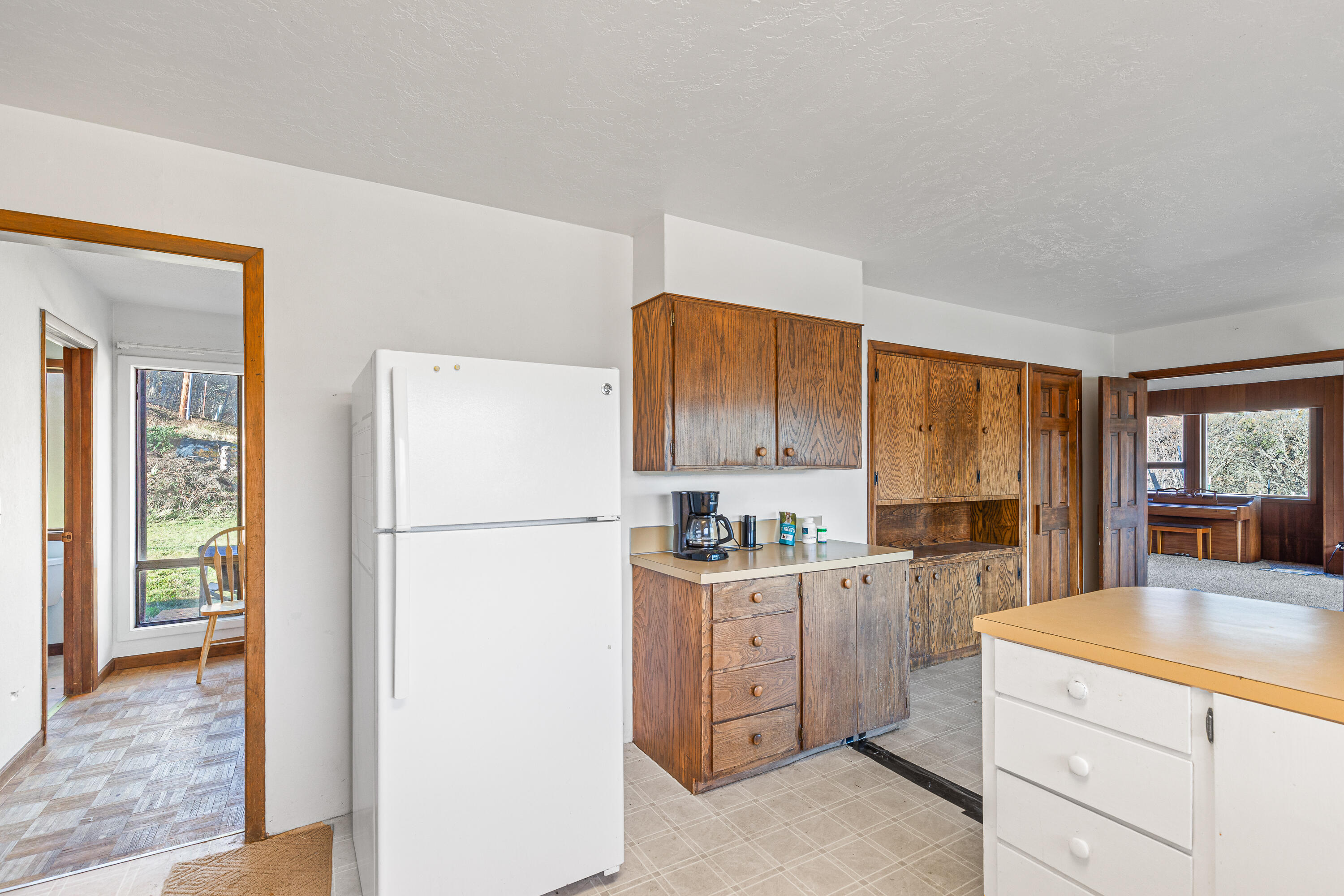 4262 Clayton Road Ashland, OR 97520 - Photo 15 of 54 Kitchen.