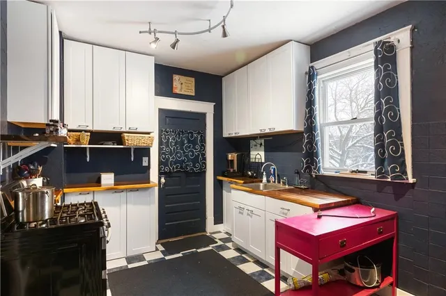 $57,400 | 1228 Washington Street, Farrell, PA 16121