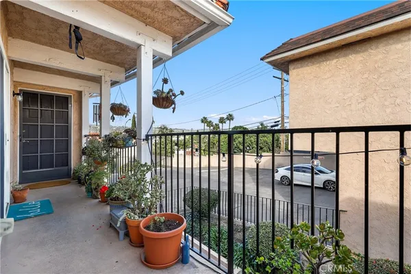 $550,000 | 841 Las Lomas Drive, Unit D, La Habra, CA 90631