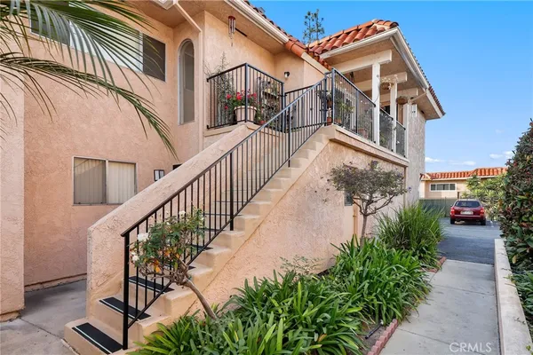 $550,000 | 841 Las Lomas Drive, Unit D, La Habra, CA 90631