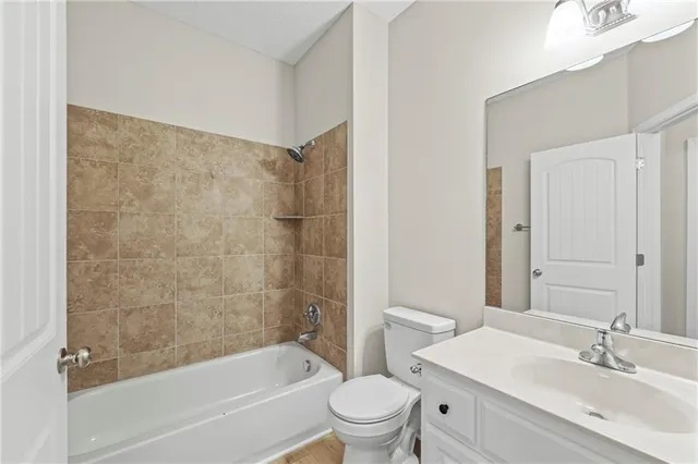 $335,900 | 706 Northwest Green Drive, Grain Valley, MO 64029