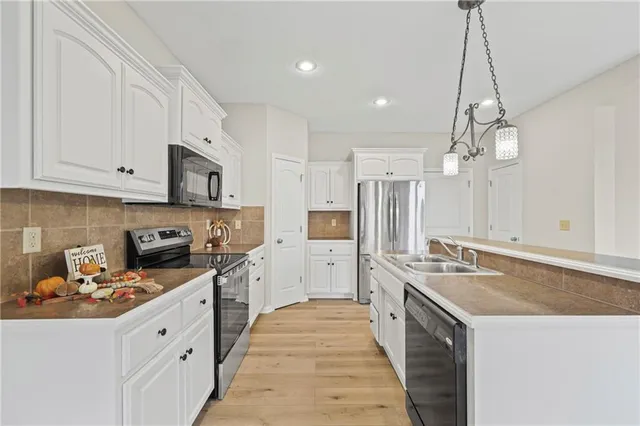 $335,900 | 706 Northwest Green Drive, Grain Valley, MO 64029