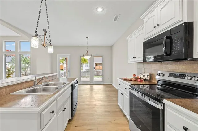 $335,900 | 706 Northwest Green Drive, Grain Valley, MO 64029