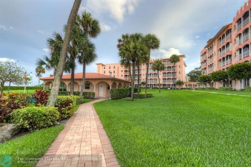 Beautifully maintained community is the heart of Boca Raton