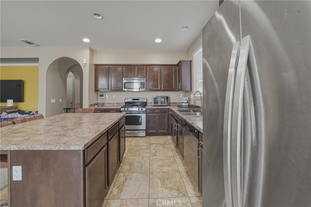 14945 Cobalt Road Victorville, CA 92394 - Photo 13 of 28