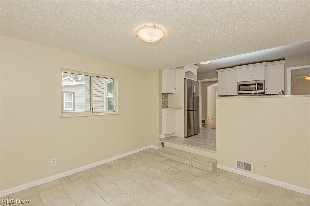 1248 Sunset Road Cleveland, OH 44124 - Photo 11 of 35