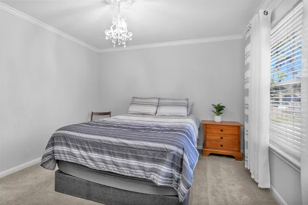 a view of a house with backyard