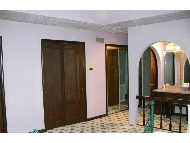 2140 Brewster Road Indianapolis, IN 46260 - Photo 18 of 24 Gallery Image 18