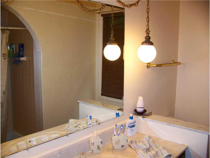 2140 Brewster Road Indianapolis, IN 46260 - Photo 21 of 24 Gallery Image 21