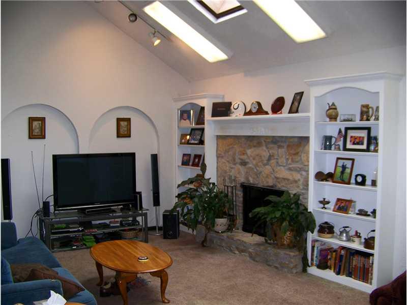 2140 Brewster Road Indianapolis, IN 46260 - Photo 8 of 24 Gallery Image 8