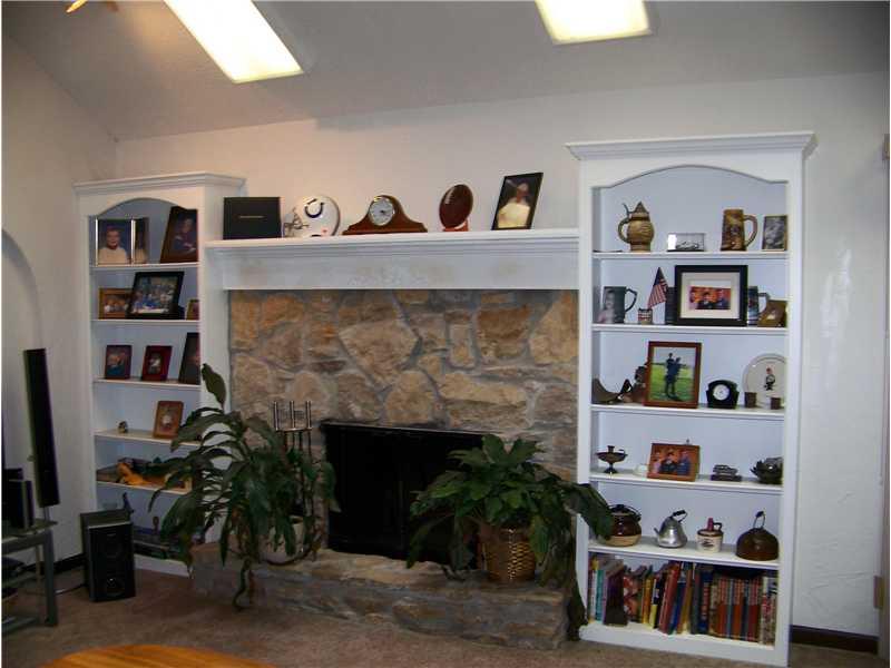 2140 Brewster Road Indianapolis, IN 46260 - Photo 10 of 24 Gallery Image 10
