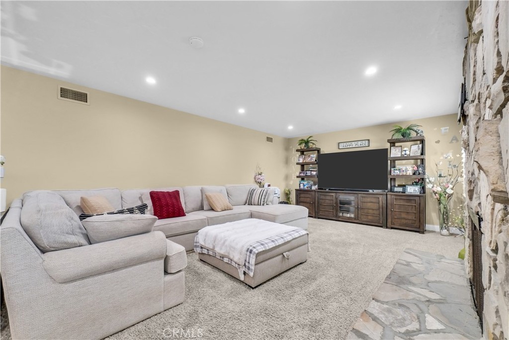 6019 Magnolia Avenue Rialto, CA 92377 - Photo 8 of 42