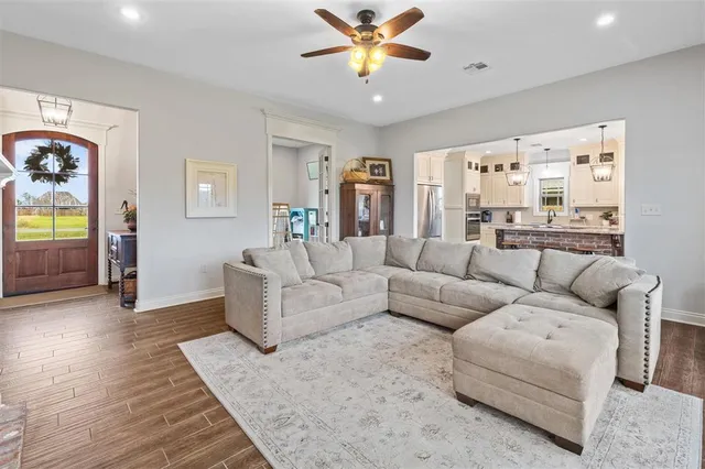 $316,500 | 18813 Cade Street, Iowa, LA 70647