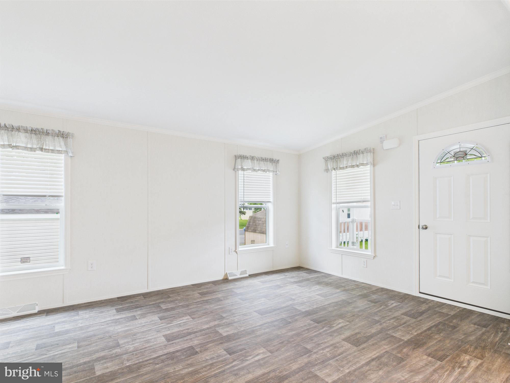 140 Pawnee Avenue Dover, PA 17315 - Photo 13 of 31 an empty room with windows and closet