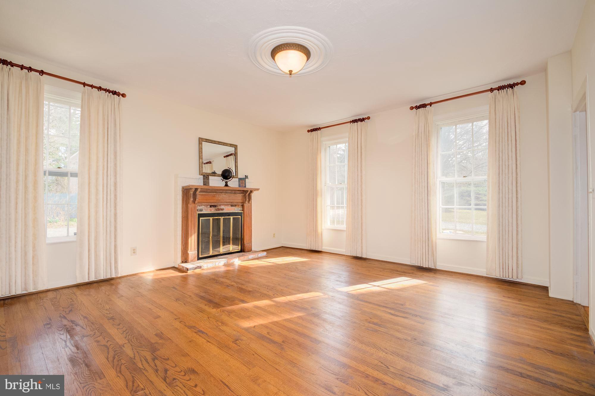 17825 Pond Road Ashton, MD 20861 - Photo 7 of 32 Gallery Image 7