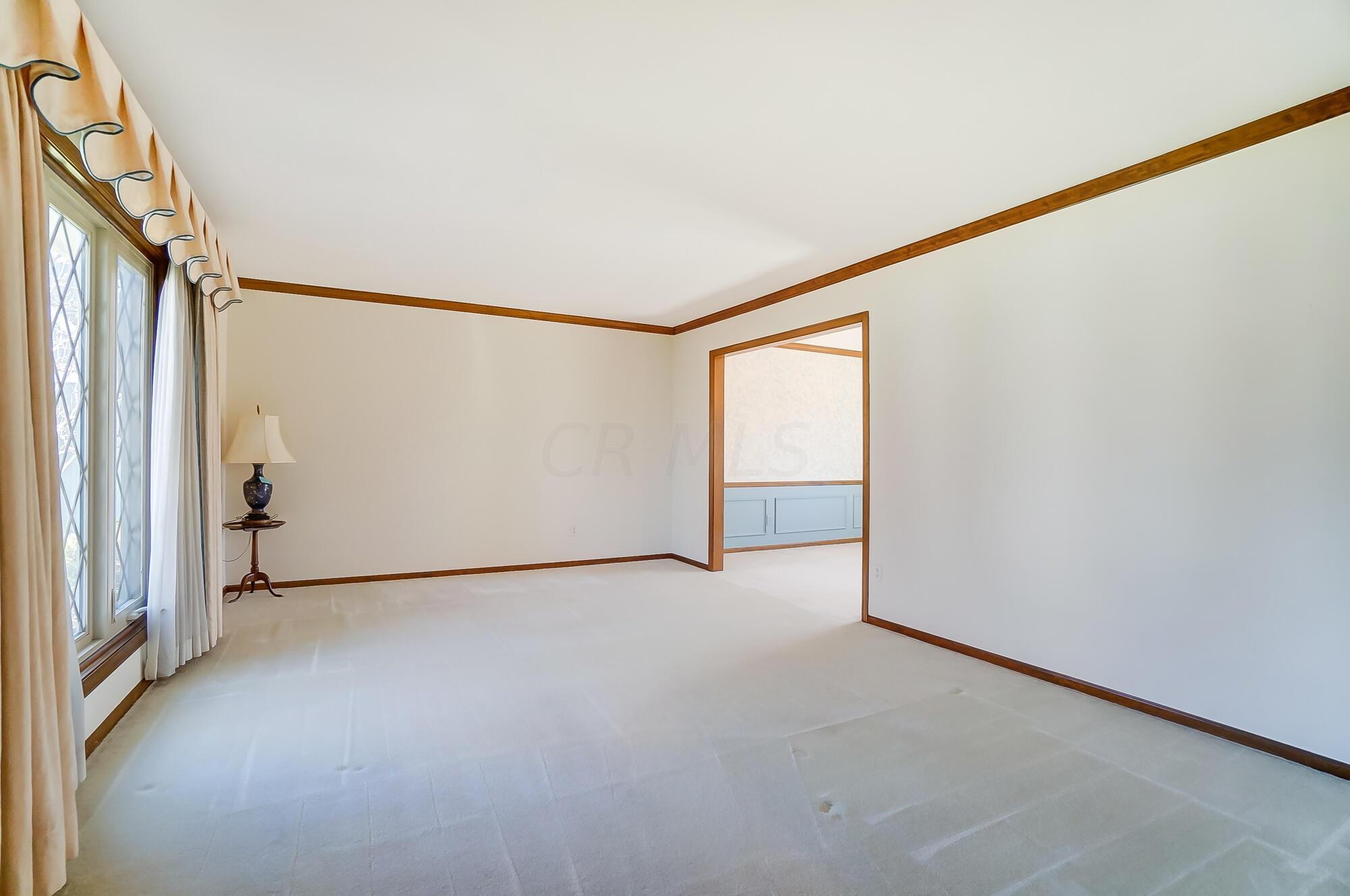 2221 Sandover Road Columbus, OH 43220 - Photo 7 of 79 008