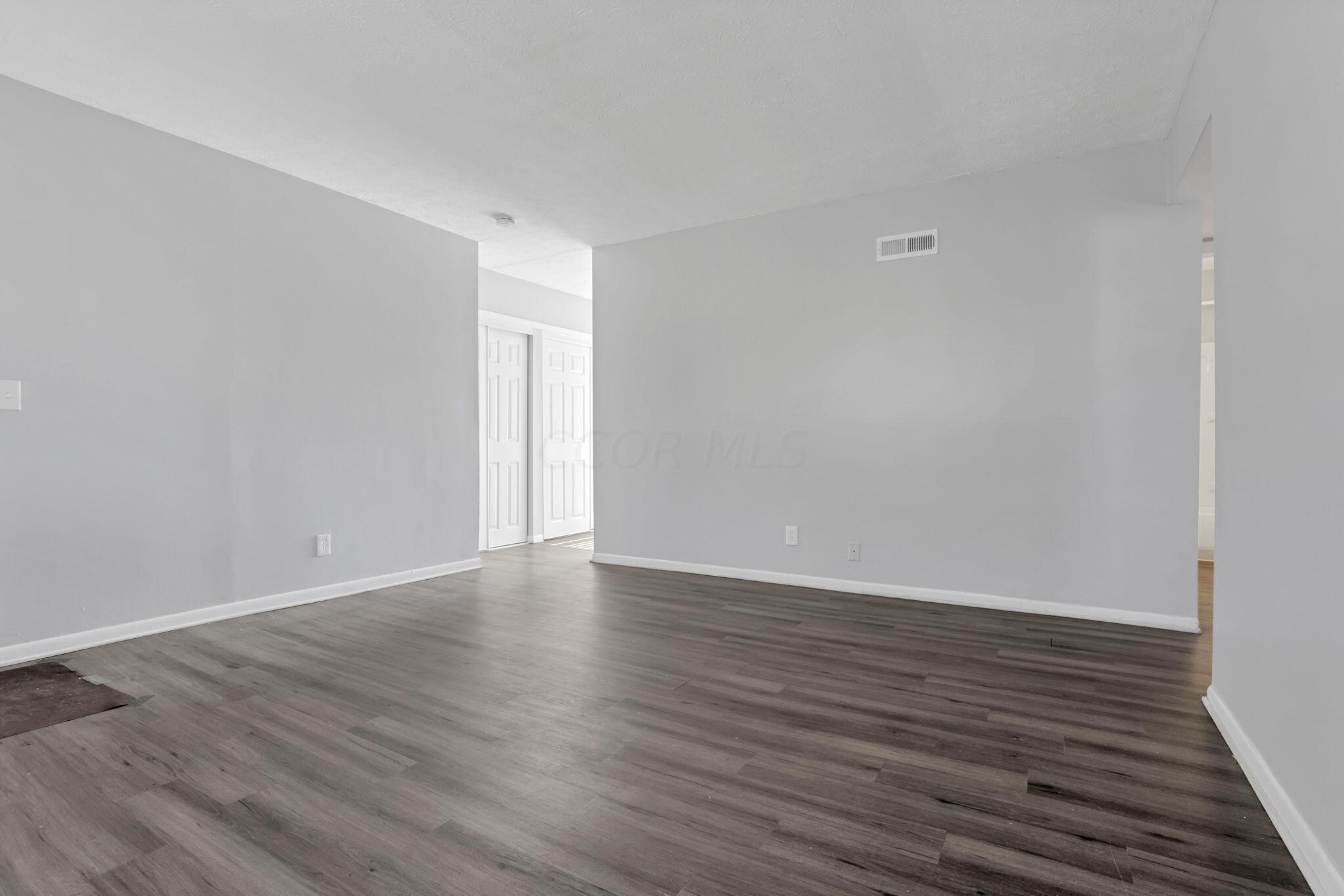 690 Kingsford Road Columbus, OH 43204 - Photo 12 of 80 15-web-or-mls-011A9413