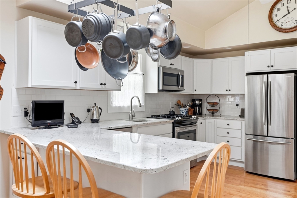 40 Cape Cod Lane Barnstable, MA 02630 - Photo 5 of 31 Gallery Image 5