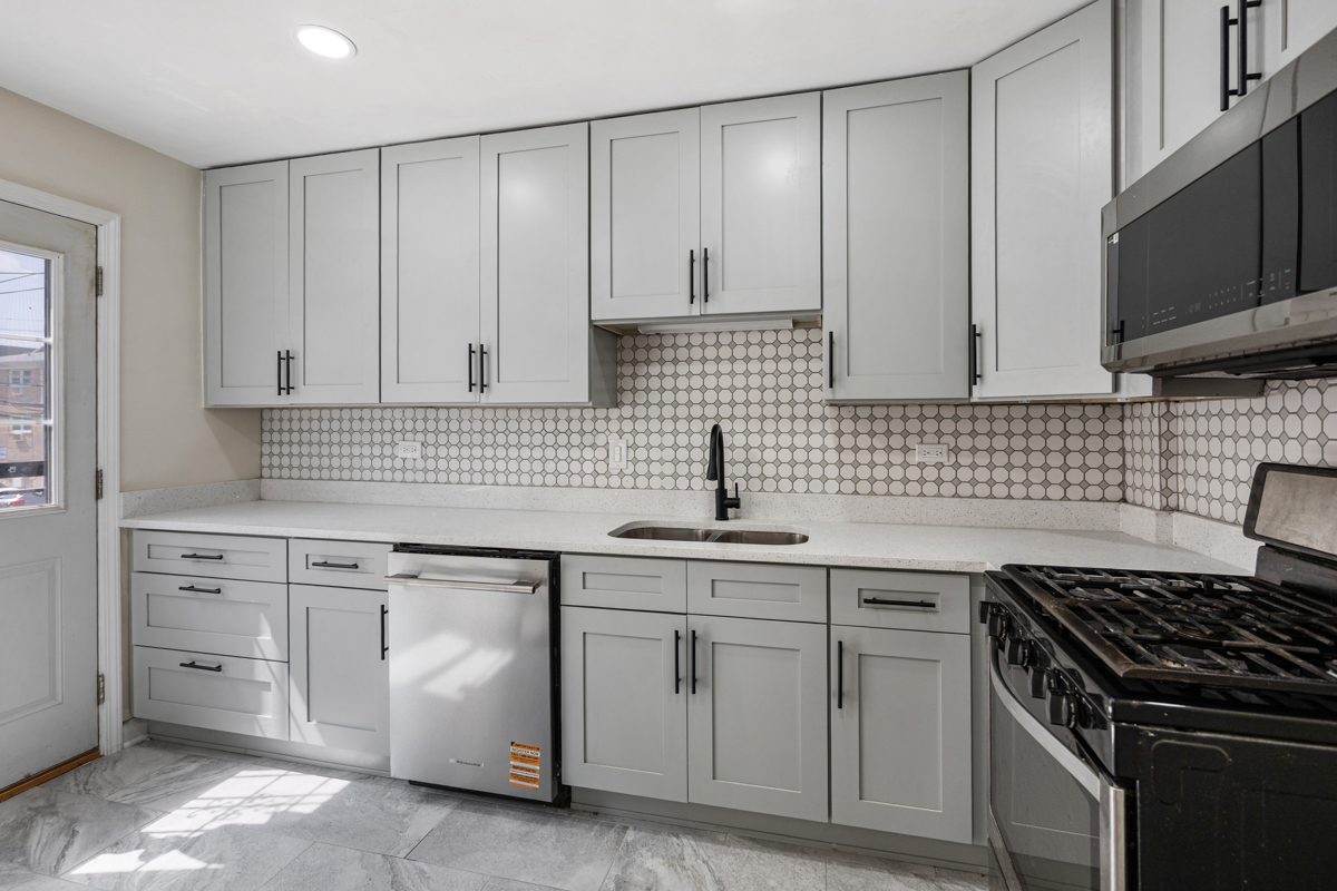 7248 North Ridge Boulevard Chicago, IL 60645 - Photo 11 of 31 Gallery Image 11