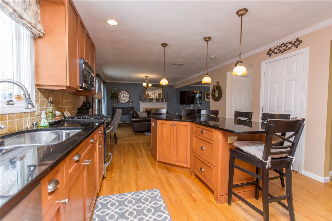32 Fox Ridge Drive Cranston, RI 02921 - Photo 6 of 30 Gallery Image 6