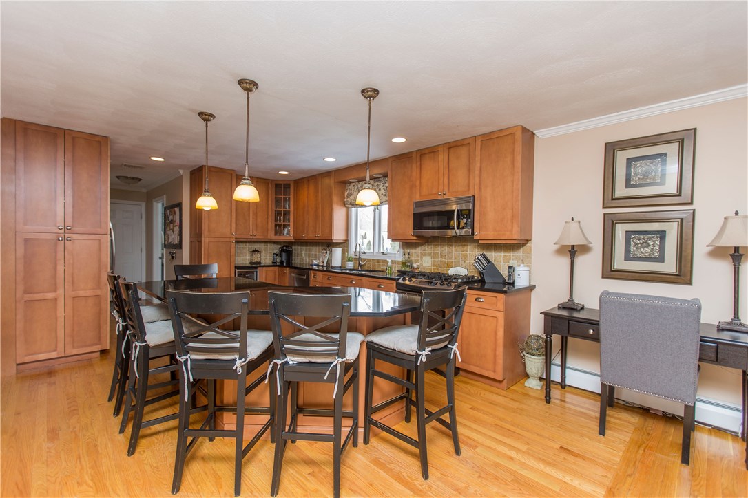 32 Fox Ridge Drive Cranston, RI 02921 - Photo 7 of 30 Gallery Image 7
