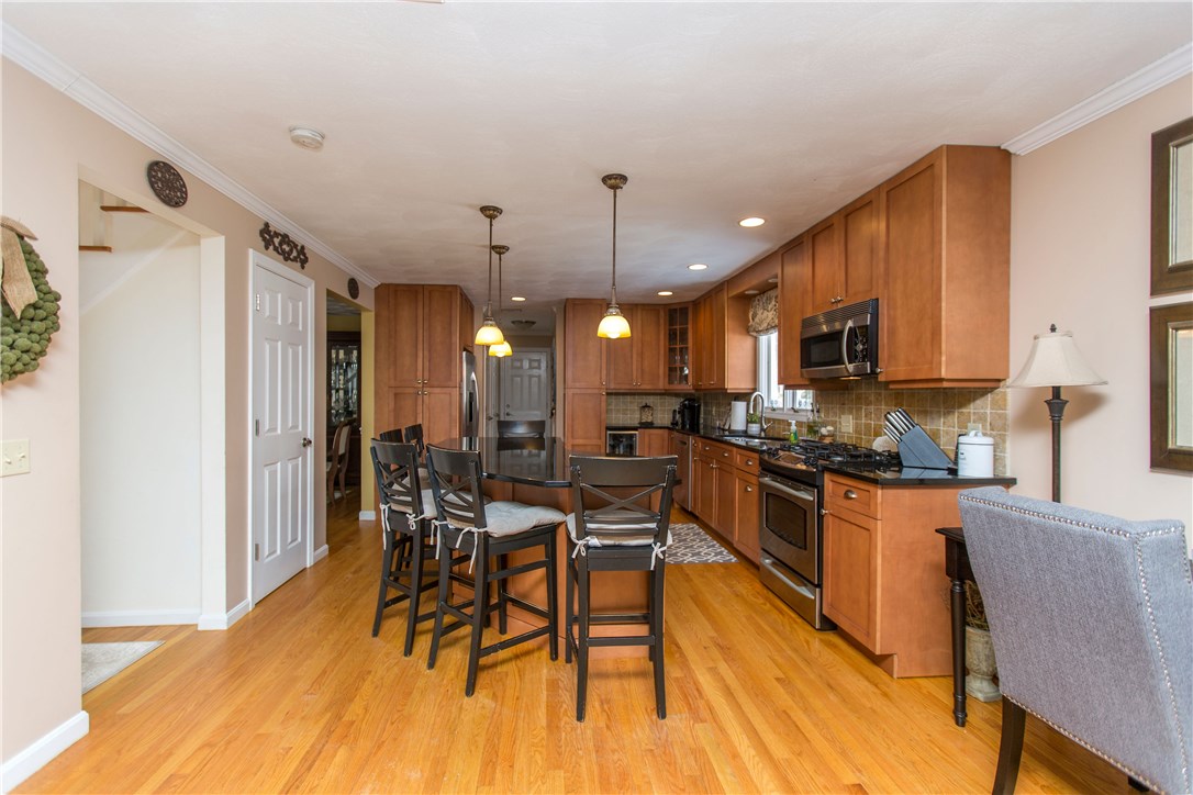 32 Fox Ridge Drive Cranston, RI 02921 - Photo 8 of 30 Gallery Image 8