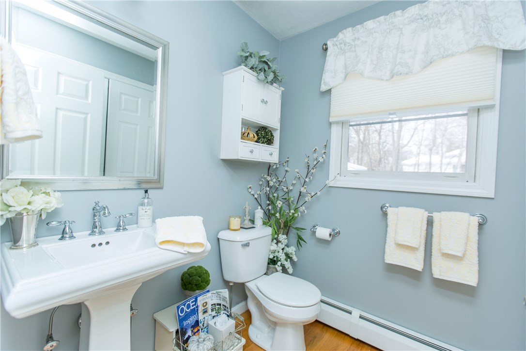 32 Fox Ridge Drive Cranston, RI 02921 - Photo 9 of 30 Gallery Image 9