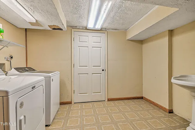 $239,900 | 16153 Baytree Road, Bristol, VA 24202